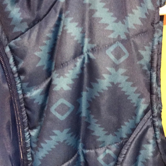 Vest - Picture 2 of 4